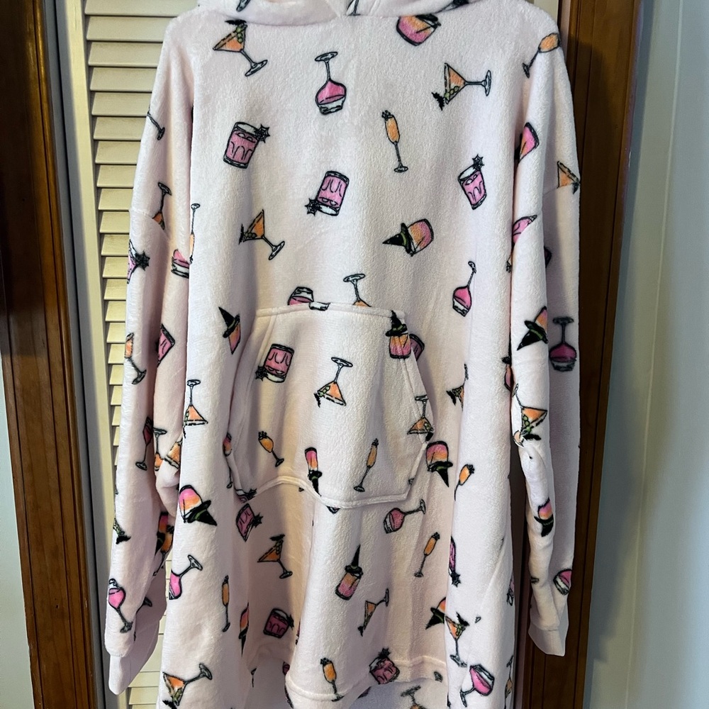 Cozy Pink Hooded Blanket with Cocktail Print